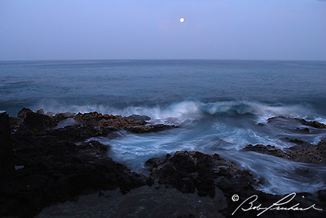 Hawaii_KonaFullMoonOverWaves364
