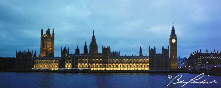 London_ParliamentDuskPano20