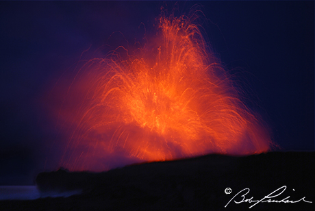 Hawaii_NightLavaFireworks124